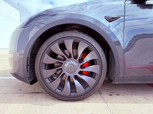 Used 2024 Tesla Model Y Performance image 11