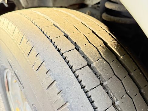 Used 2009 Ford E-350 and Econoline 350 Extended Super Duty image 13