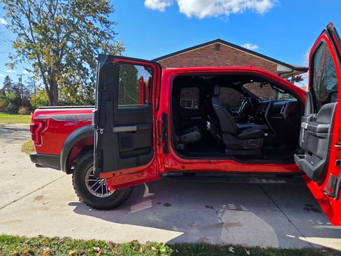 Used 2019 Ford F150 Raptor w/ Equipment Group 802A Luxury image 6