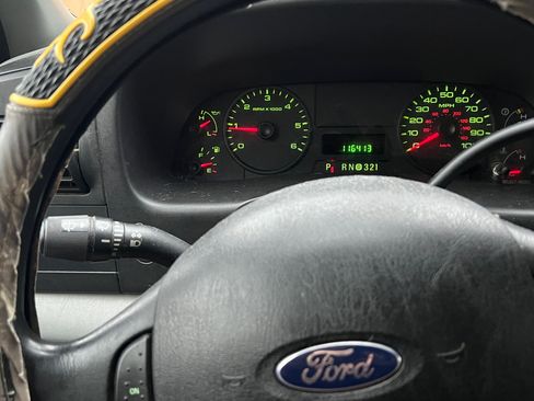 Used 2005 Ford F250 XLT image 2