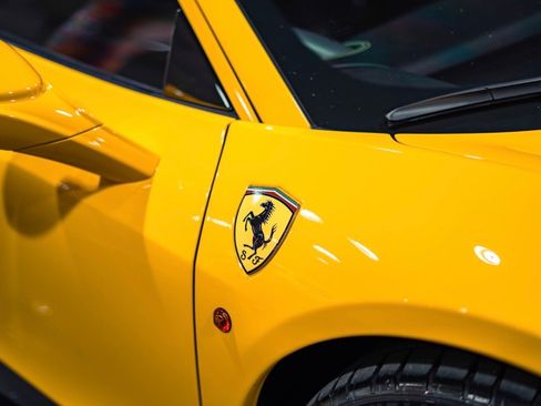 Used 2011 Ferrari 458 Italia Coupe RWD image 11
