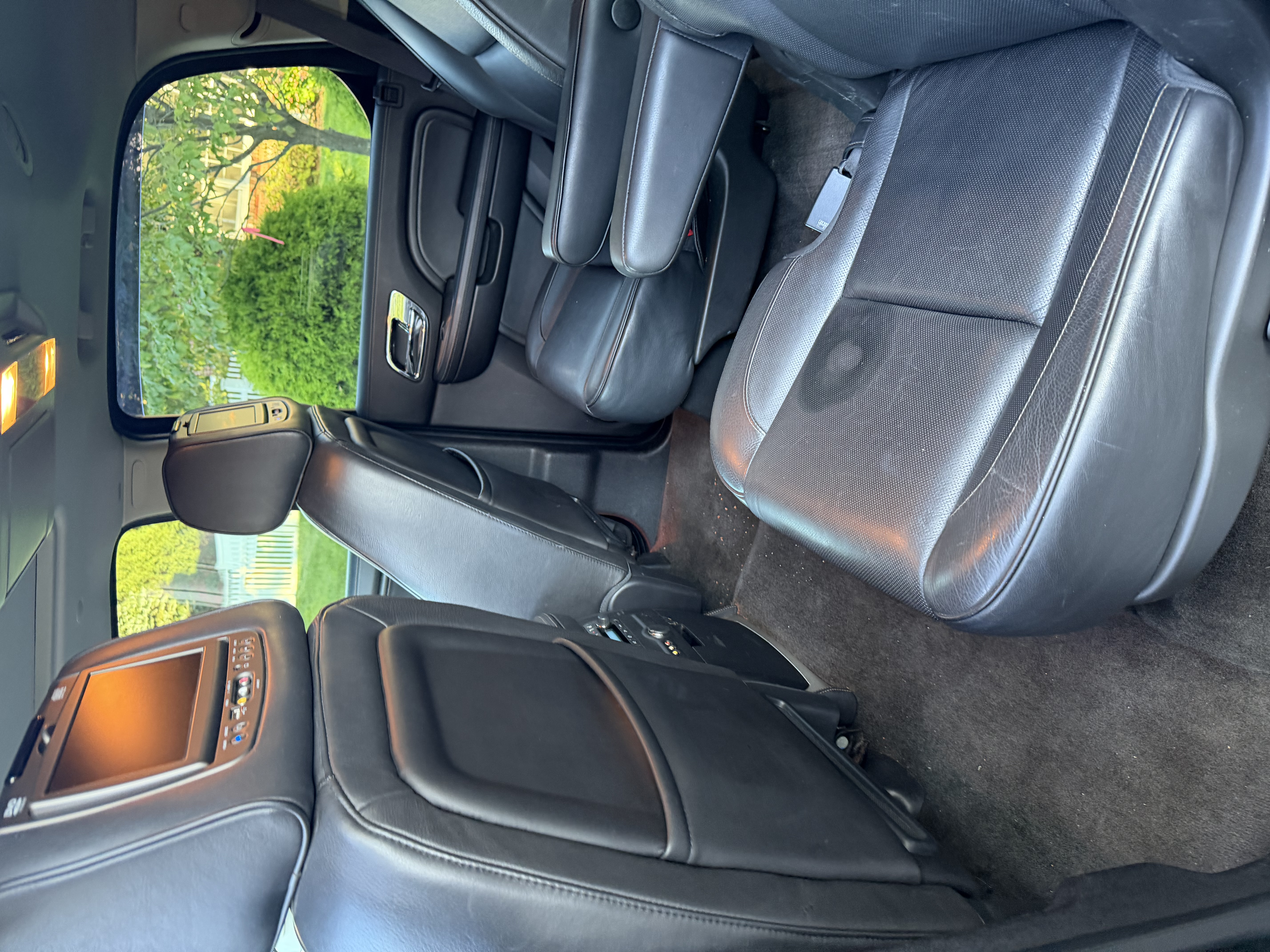 Used 2013 Cadillac Escalade Platinum AWD/4WD image 12