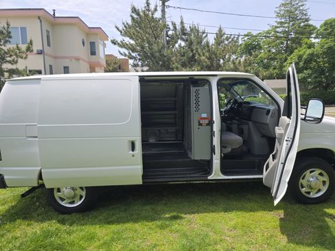 Used 2014 Ford E-150 and Econoline 150 w/ Power Group image 9