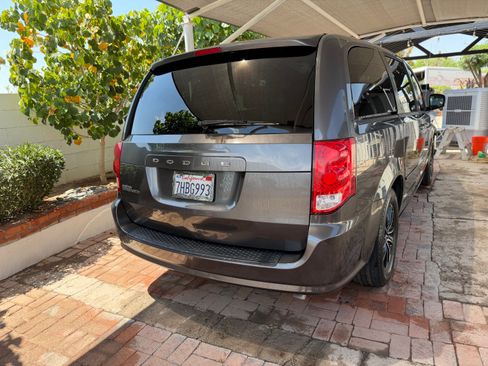 Used 2014 Dodge Grand Caravan SE FWD image 8