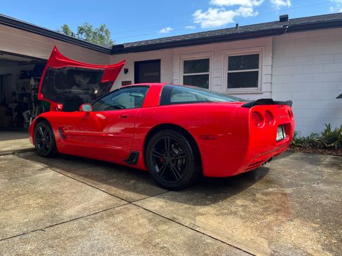 Used 2001 Chevrolet Corvette Coupe w/ Preferred Equipment Group2 RWD image 1