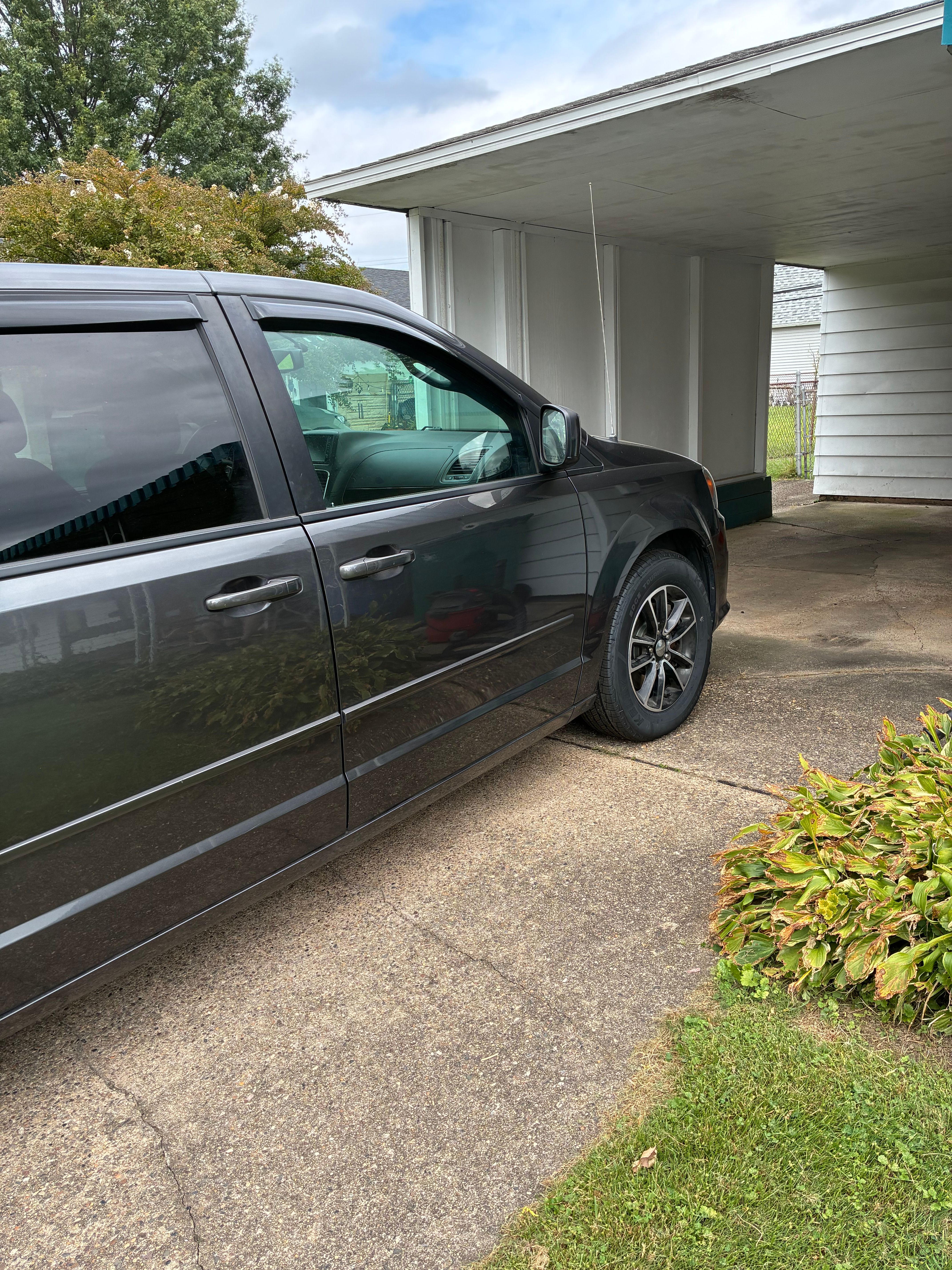 Used 2016 Dodge Grand Caravan SE FWD image 10