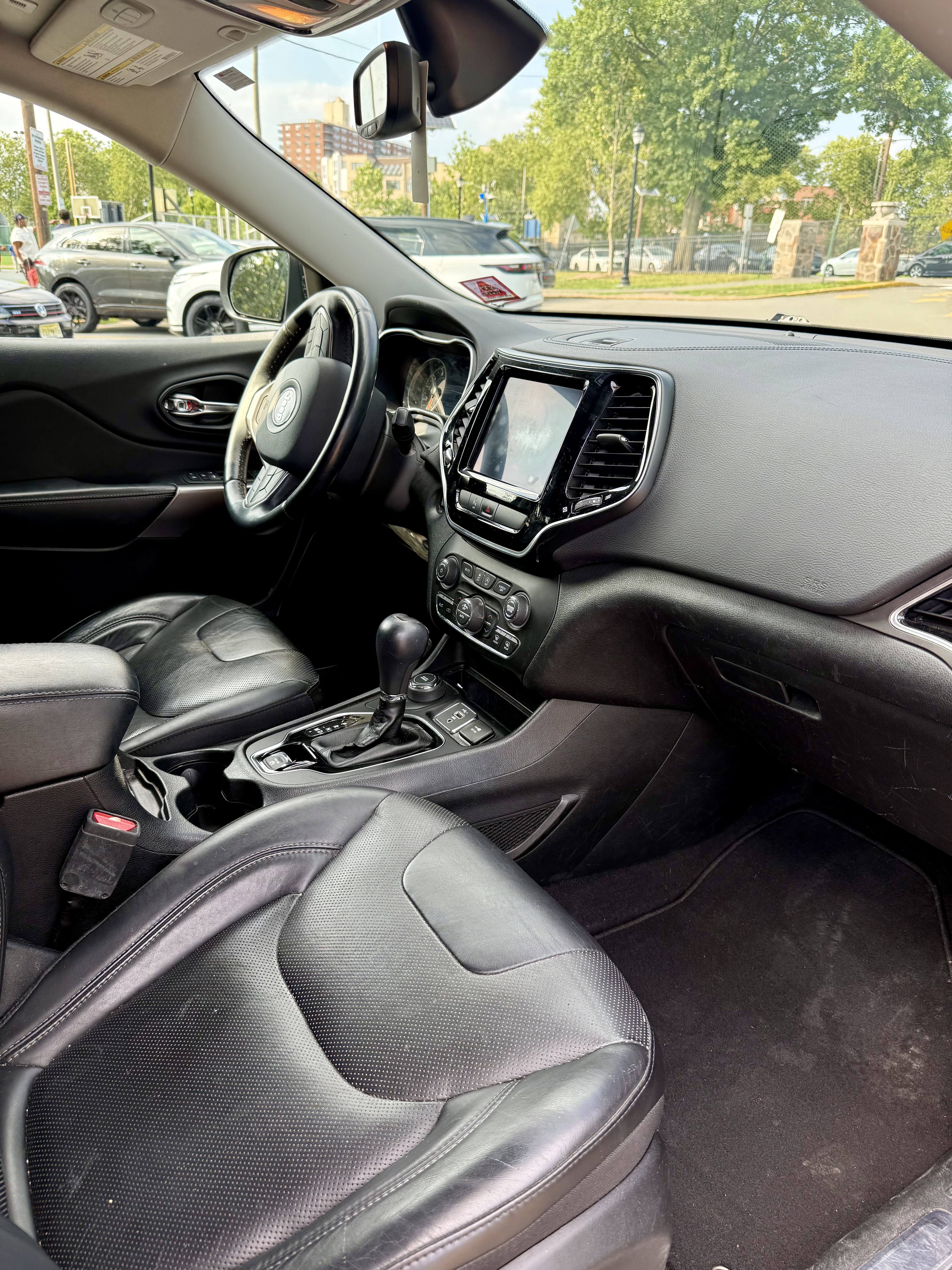 Used 2019 Jeep Cherokee Limited AWD/4WD image 13