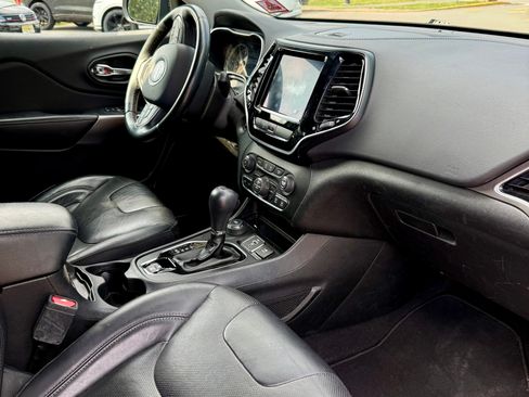 Used 2019 Jeep Cherokee Limited AWD/4WD image 13