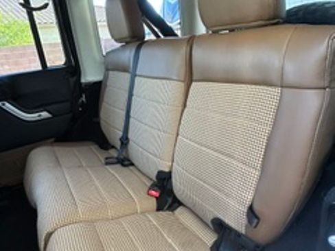 Used 2012 Jeep Wrangler Unlimited Rubicon w/ Connectivity Group AWD/4WD image 8
