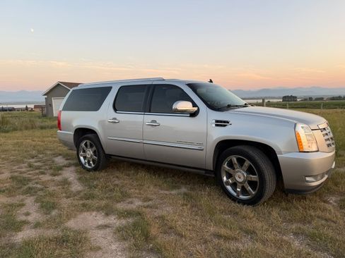 Used 2014 Cadillac Escalade ESV Luxury AWD/4WD image 10