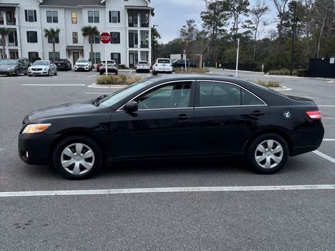 Used 2011 Toyota Camry LE image 5