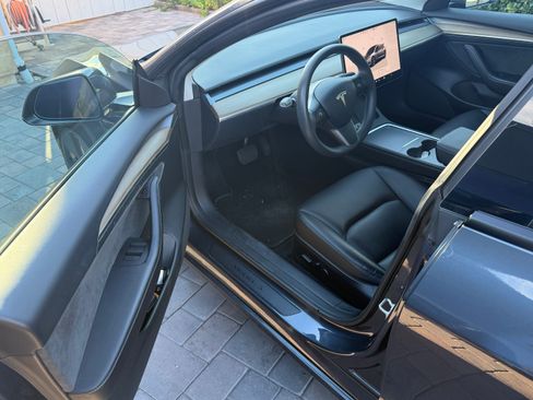 Used 2023 Tesla Model 3 Standard Range image 9