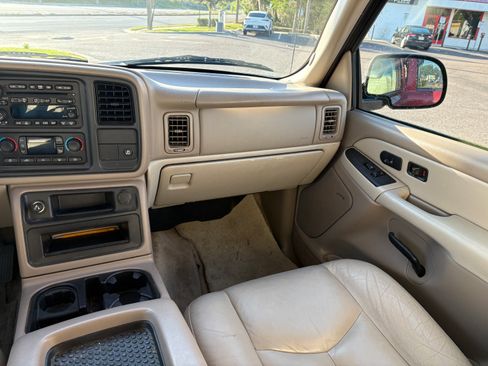 Used 2003 Chevrolet Suburban LT w/ LT Preferred Equipment Group image 12