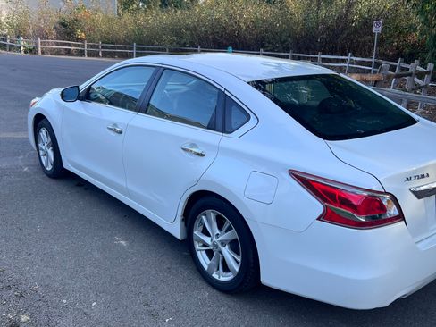 Used 2013 Nissan Altima 2.5 SL w/ Technology Pkg image 5