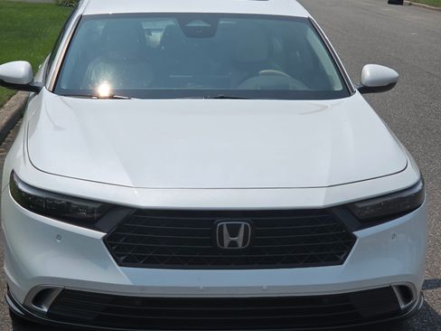 Used 2023 Honda Accord Touring image 5