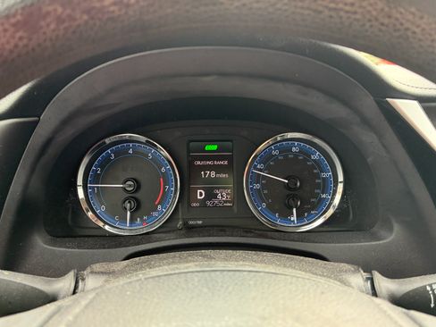 Used 2018 Toyota Corolla LE image 9