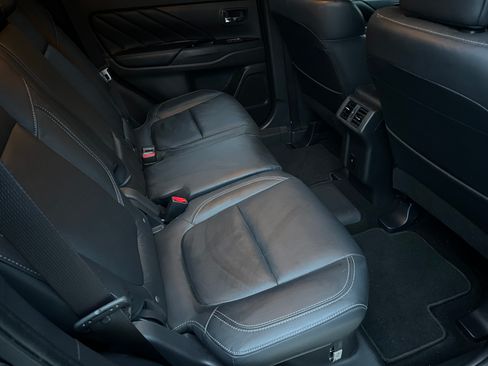 Used 2020 Mitsubishi Outlander GT image 16