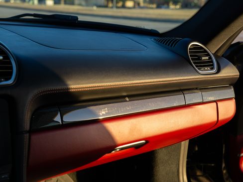 Used 2018 Porsche 718 Cayman S image 22