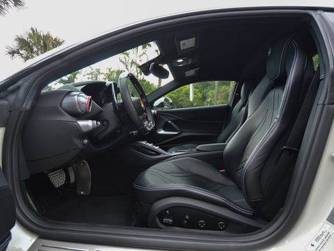 Used 2018 Ferrari 812 Superfast RWD image 10