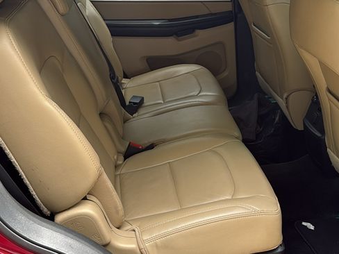 Used 2017 Ford Explorer XLT w/ Equipment Group 202A FWD image 6