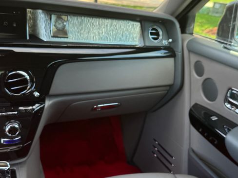 Used 2018 Rolls-Royce Phantom Sedan image 26