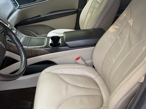 Used 2017 Lincoln MKX Select w/ Lincoln MKX Climate Package AWD/4WD image 8