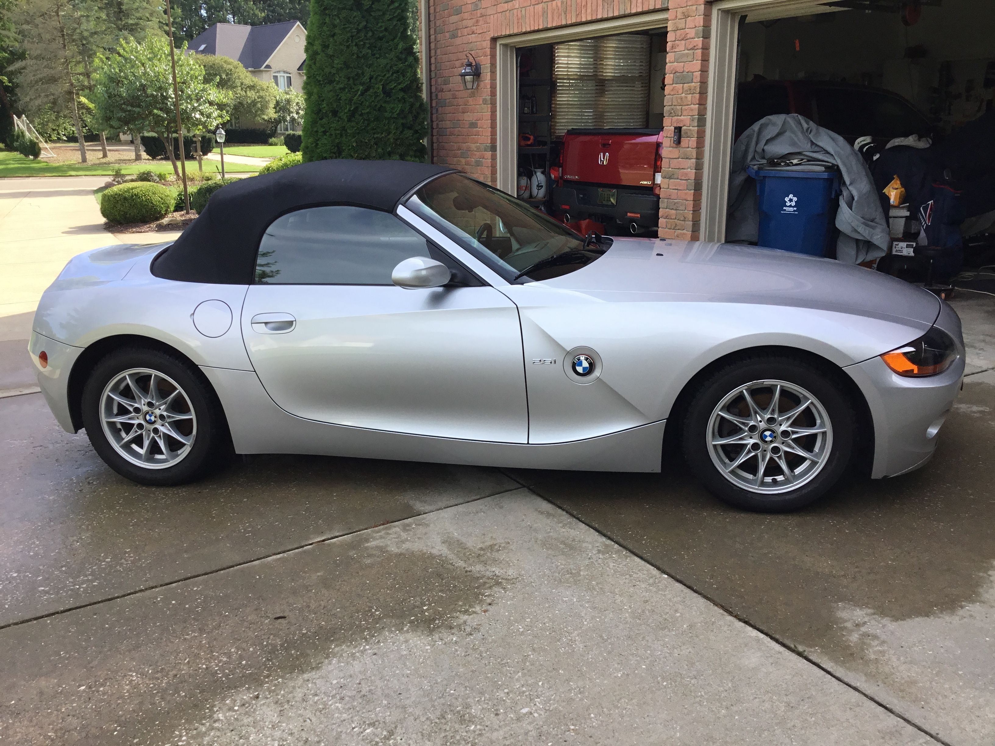 Used 2003 BMW Z4 2.5i RWD image 2