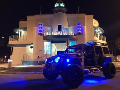Used 2015 Jeep Wrangler Unlimited Rubicon w/ Connectivity Group AWD/4WD image 16