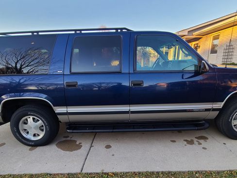 Used 1999 GMC Suburban 2WD w/ Marketing Opt Pkg 2 image 1