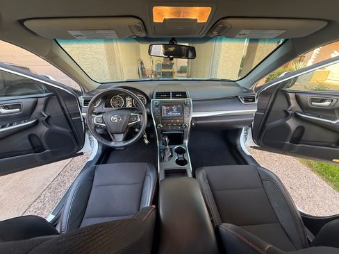 Used 2017 Toyota Camry SE image 7