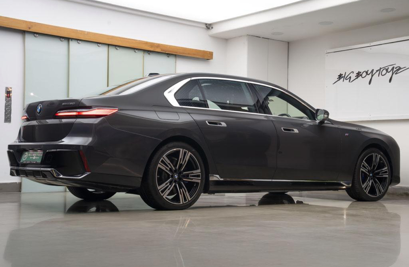 Used 2024 BMW i7 xDrive60 w/ Premium Package AWD/4WD image 2