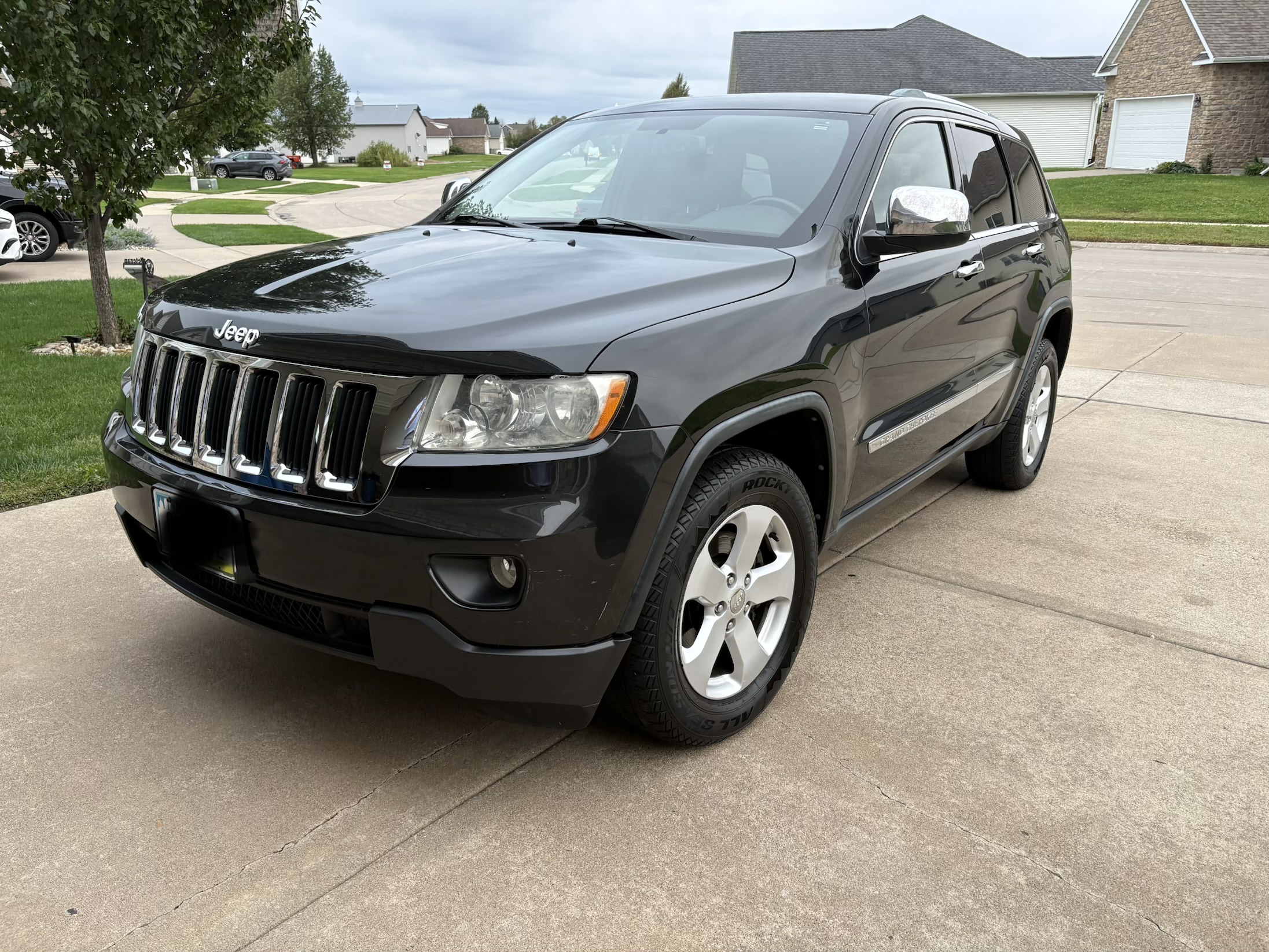 Used 2012 Jeep Grand Cherokee Laredo AWD/4WD image 1