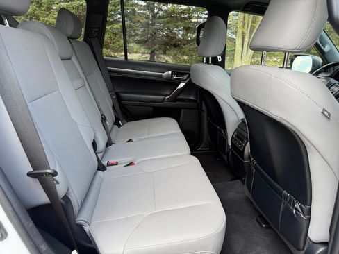 Used 2023 Lexus GX 460 w/ Black Line Special Edition AWD/4WD image 19