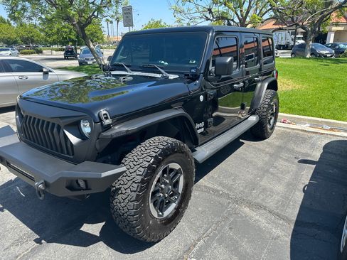 Used 2018 Jeep Wrangler Unlimited Sport S image 2