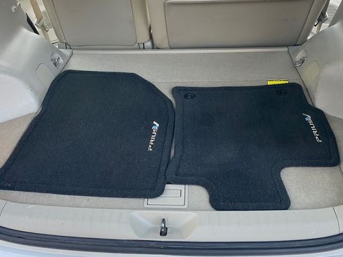 Used 2013 Toyota Prius V Five image 16