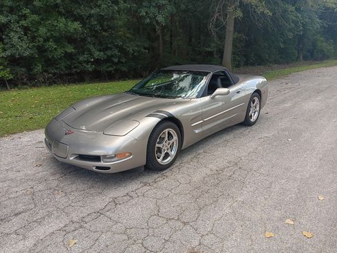 Used 2000 Chevrolet Corvette Convertible w/ Memory Pkg RWD image 2