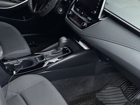 Used 2021 Toyota Corolla SE image 2