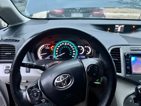 Used 2013 Toyota Venza XLE image 4