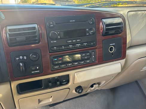 Used 2006 Ford F250 Lariat image 4