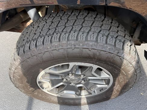 Used 2010 Jeep Grand Cherokee Limited w/ Trailer Tow Group IV AWD/4WD image 12