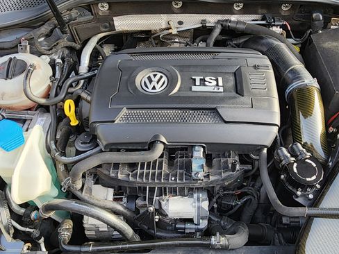 Used 2016 Volkswagen Golf 4-Door image 32