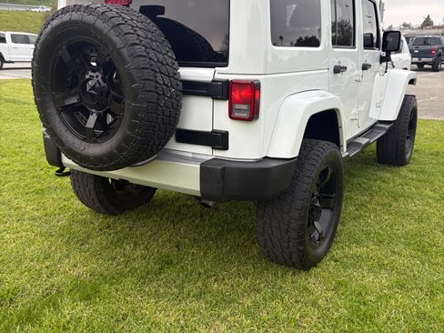 Used 2015 Jeep Wrangler Unlimited Sahara w/ Connectivity Group image 5