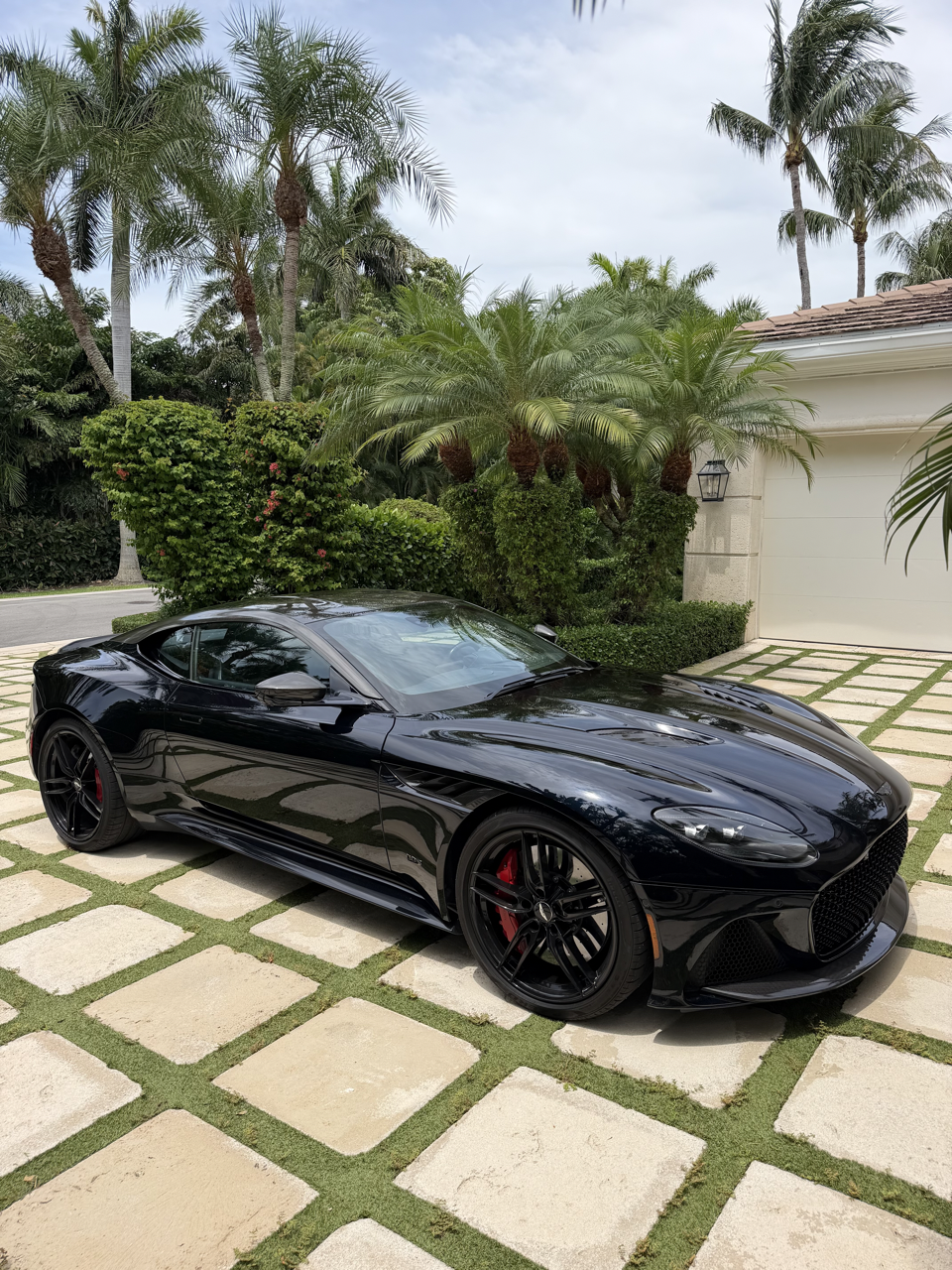 Used 2022 Aston Martin DBS Superleggera RWD image 13