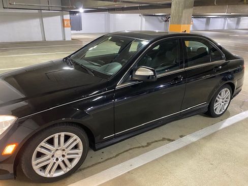 Used 2009 Mercedes-Benz C 300 4MATIC Sedan image 4