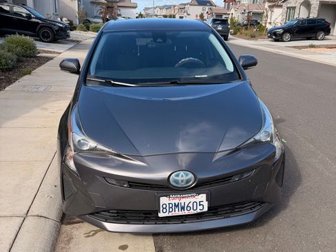 Used 2017 Toyota Prius Two image 1