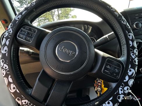 Used 2016 Jeep Wrangler Sport w/ Connectivity Group AWD/4WD image 19