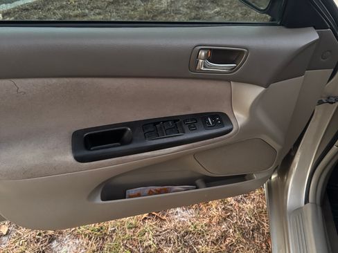 Used 2005 Toyota Camry LE image 9