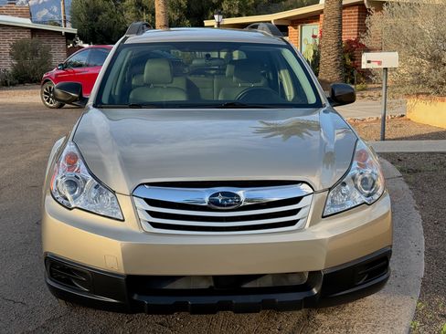 Used 2010 Subaru Outback 2.5i AWD/4WD image 9