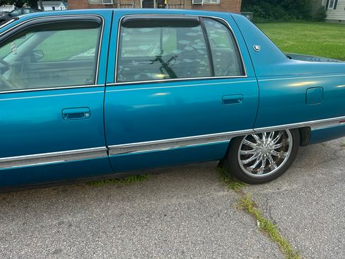 Used 1995 Cadillac De Ville Sedan FWD image 11