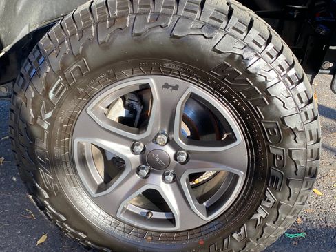 Used 2018 Jeep Wrangler Unlimited Sport S image 2